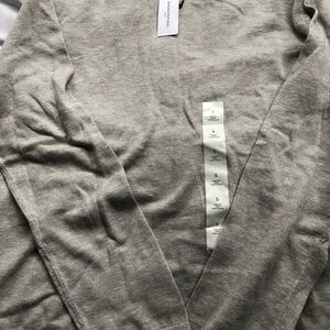 Banana Republic V-Neck Sweater in Light Gray